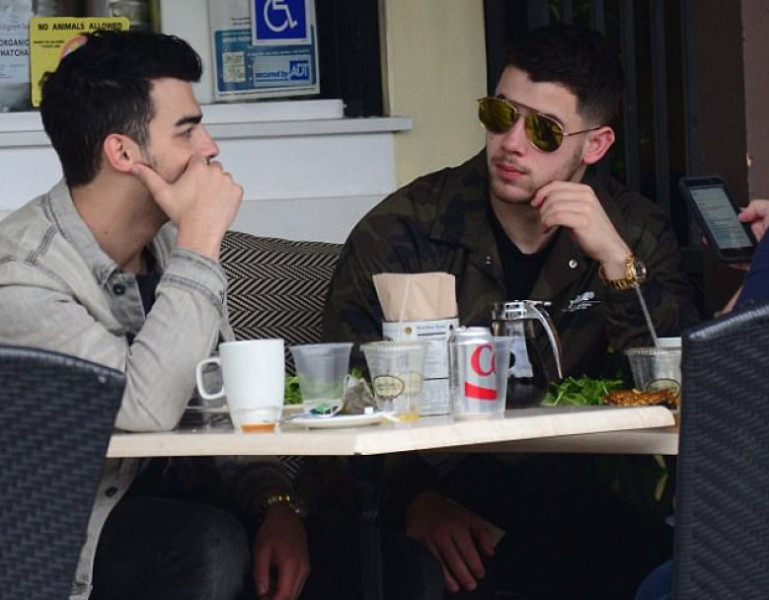 joe-jonas-nick-jonas