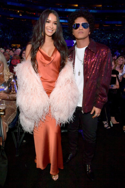 bruno-mars-jessica-caban-grammy-getty-images