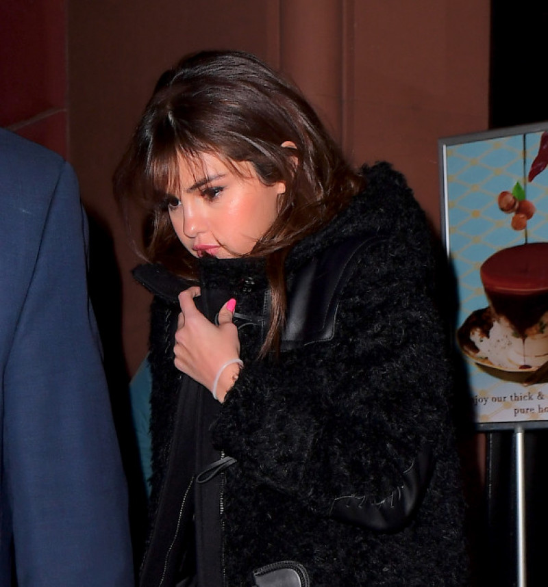 Selena Gomez Buys Valentine's Day Chocolates for Justin Bieber in Soho