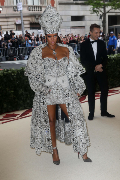 rihanna-met-gala-2018-splash