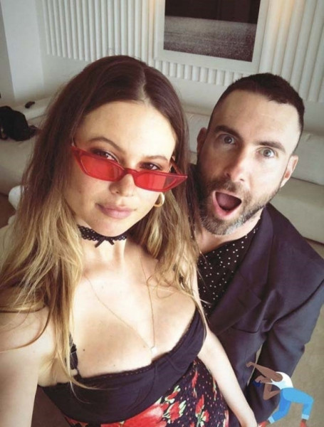 Respectively Unreadable necessary Galerie Foto: Un model susține că a avut o aventură cu Adam Levine,  solistul de la Maroon 5, care așteaptă al treilea copil cu soția sa