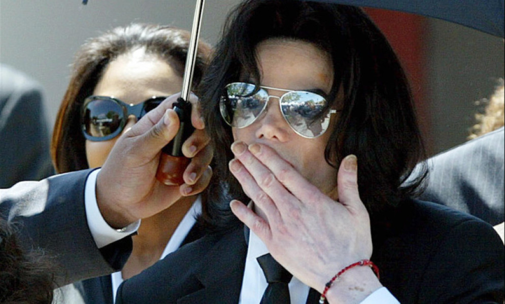 michael-jackson-kiss-hepta