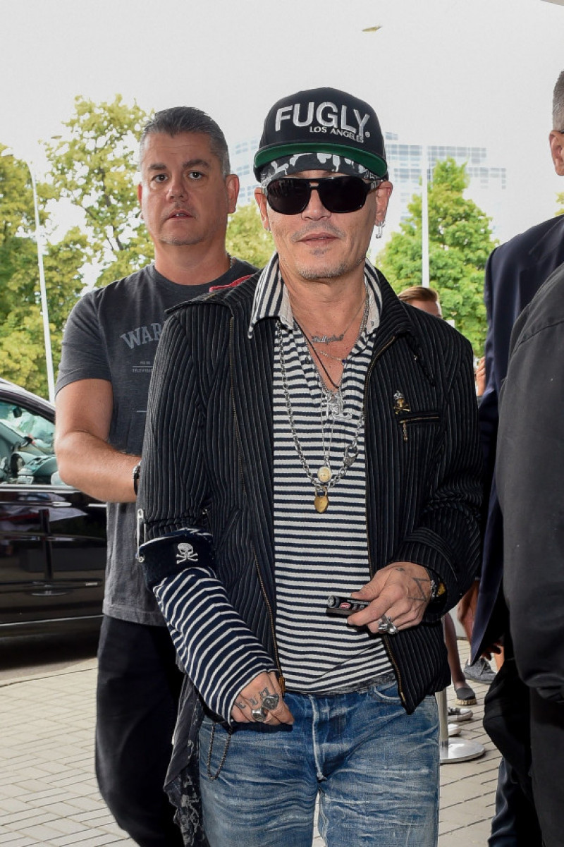 Johnny Depp foarte slab în timpul vizitei din Varțovia, Polonia.
