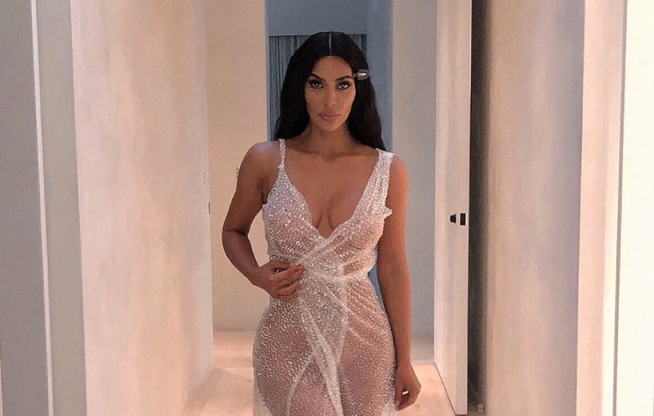 kim-kardashian-rochie-transparenta-instagram-cross