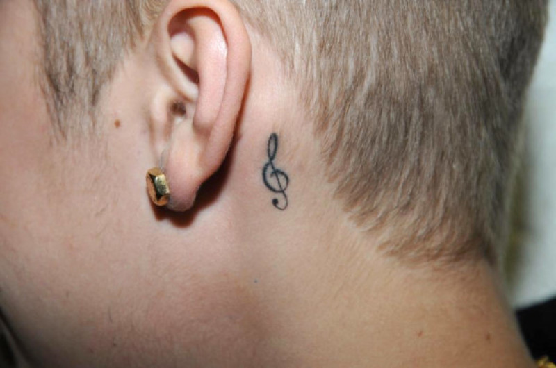 Justin Bieber tatuaj cheia sol