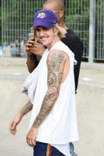 Justin Biber tatuaje mâini