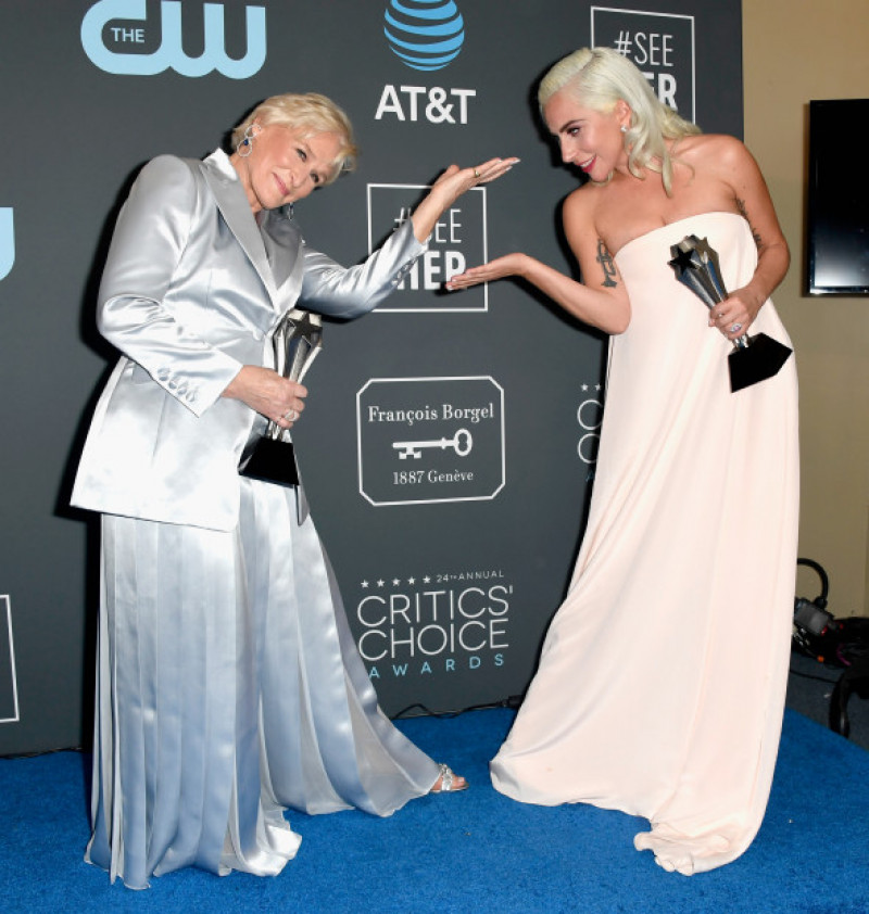 Glenn Close și Lady Gaga la Critic's Choice Awards