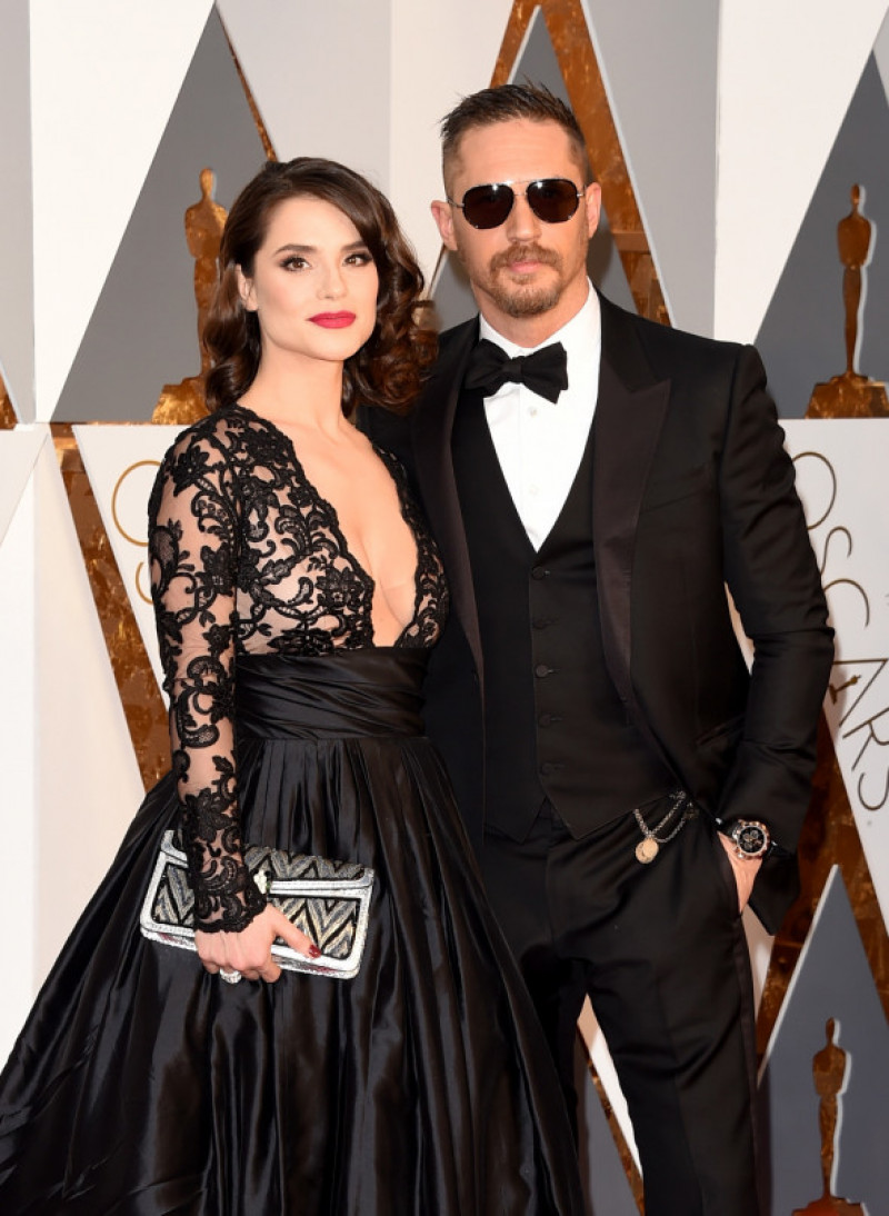 Tom Hardy alături de soția sa la gala premiilor Oscar în 2016