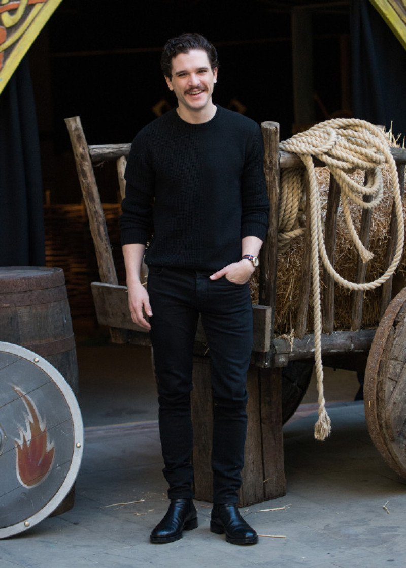 Kit Harington a apărut cu noul look la ședinșa foto pentru How to Train Your Dragon: The Hidden World