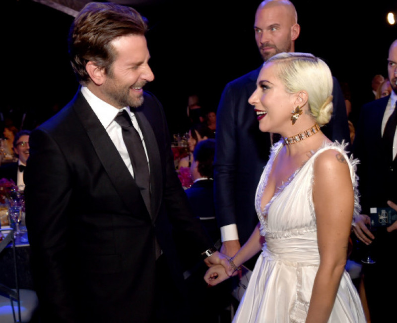 Bradley Cooper alături de Lady Gaga