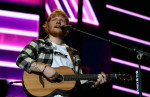Ed Sheeran în timpul unui concert în Perth