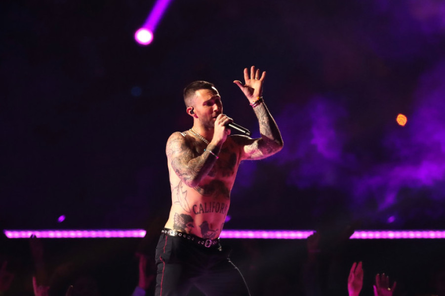 Adam Levine la bustul gol la Super Bowl 2019