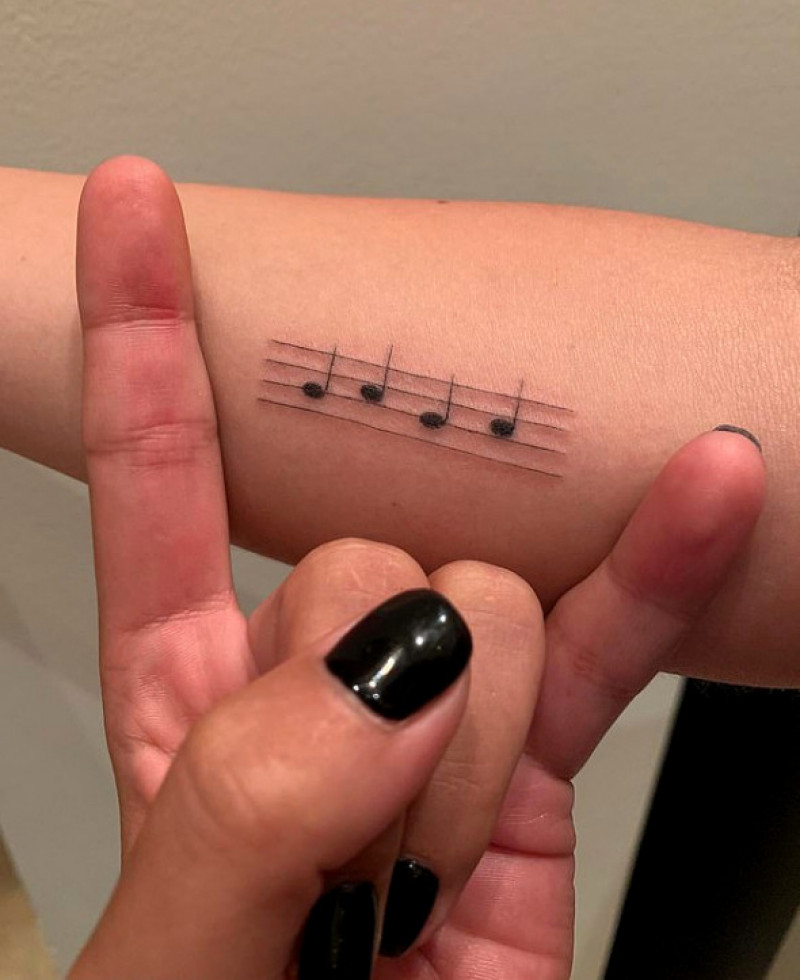 Lady Gaga tatuaj portativ