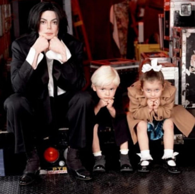 Michael Jackson alături de copiii săi Prince și Paris