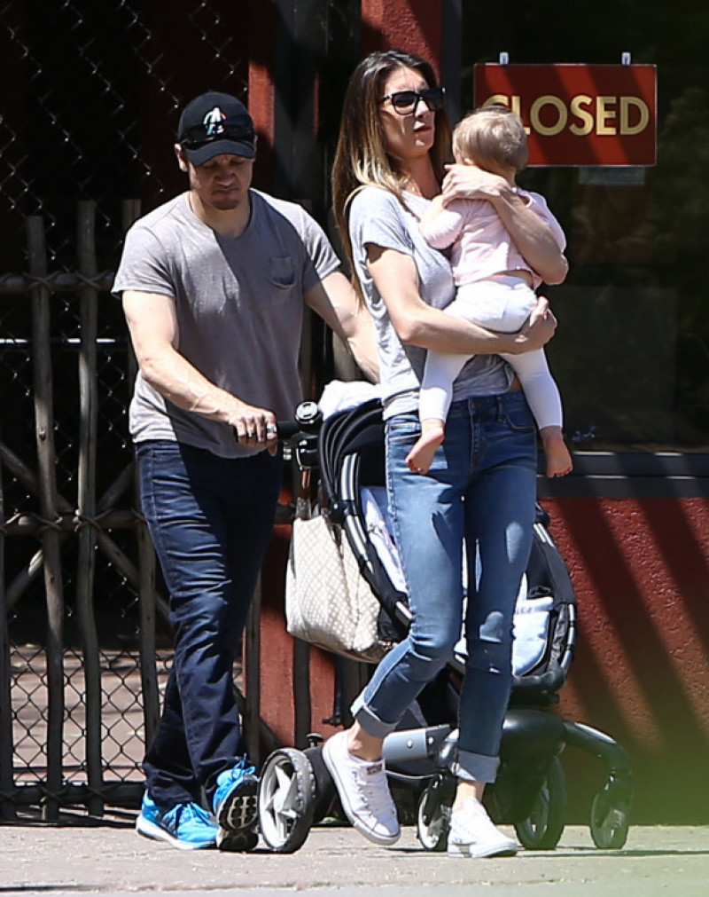 Jeremy Renner, Sonni Pacheco și fiica lor Ava