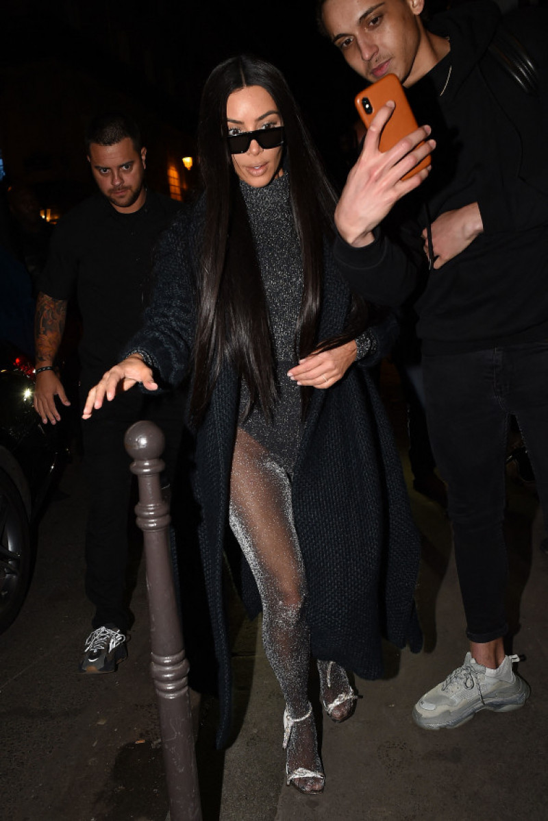 Kim Kardashian ținută transparentă cină Paris