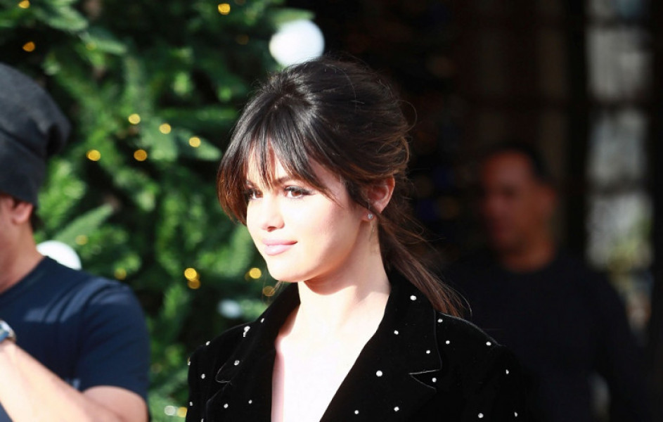 Semi Exclusif - Selena Gomez à la sortie de l'hôtel Ritz à Paris