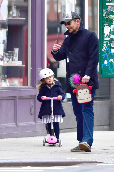 Bradley Cooper și Lea. Foto: Backgrid/Profimedia