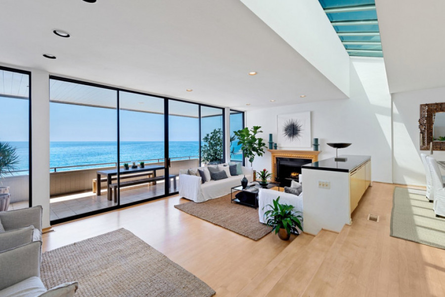 ‘Wonder Woman’ beauty Gal Gadot has splashed out $5 million on an ocean front home in Malibu.