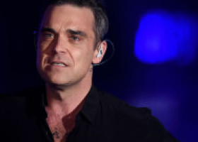 Robbie Williams, confesiuni dureroase din perioada Take That: „Eram atât de deprimat încât dădeam pe gât o sticlă de vodcă!”