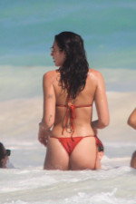Dua Lipa shows off her sensational body in a tiny bikini