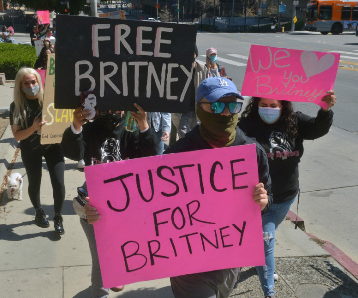 Fans Protest Britney Spears Conservatorship in L.A.