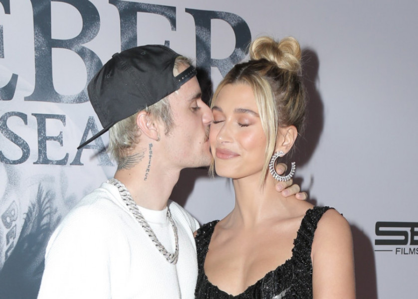 Justin Bieber and Hailey Bieber Make PDA-Filled Red Carpet Debut as a Married Couple