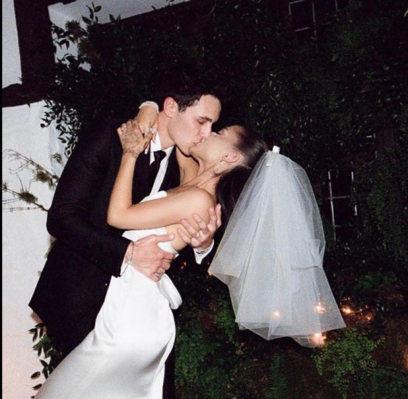 Ariana Grande, fotografie rară cu soțul ei, de Ziua Îndrăgostiților.  Artista este foarte discretă cu noua relație