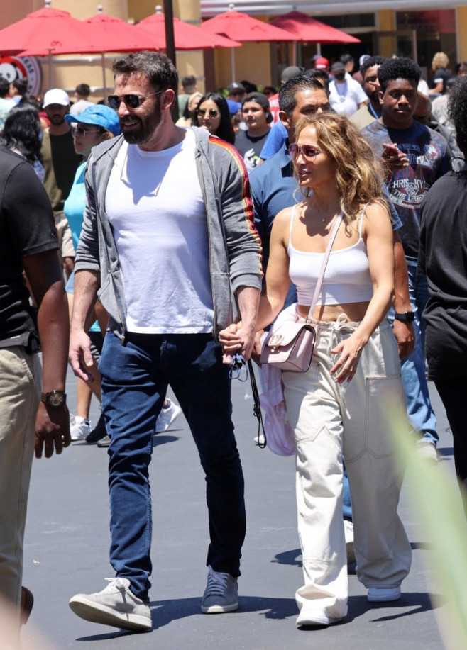 *PREMIUM-EXCLUSIVE* *WEB EMBARGO UNTIL 10:45AM PDT ON 7/4/21** J.Lo and Ben Affleck take their kids and their love to Universal Studios Hollywood!