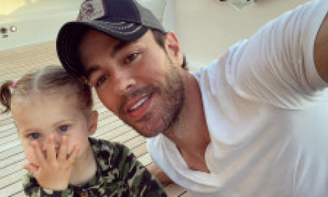 Enrique Iglesias, din nou tată, a patra oară, la 50 de ani. Viața de părinte îi priește: "Sunt relaxat acasă, cu copiii"
