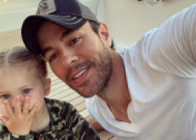 Enrique Iglesias, din nou tată, a patra oară, la 50 de ani. Viața de părinte îi priește: "Sunt relaxat acasă, cu copiii"