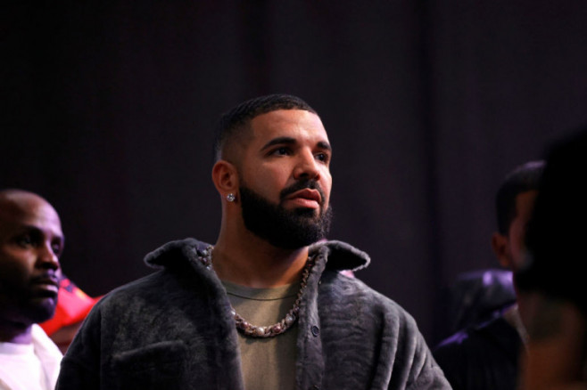Drake ar fi cheltuit un milion de dolari într-un club de striptease, la o zi de la tragedia de la Astroworld