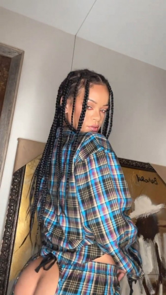 Rihanna și-a etalat formele pe rețelele de socializare îmbrcată într-o pijama inedită. Profimedia
