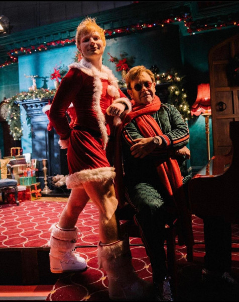 Ed Sheeran „aproape l-a ucis” pe Elton John în timpul filmărilor pentru videoclipul de Crăciun