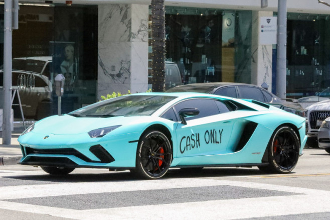 Justin Bieber Spray Paints 'CASH ONLY' On His $250k Lambo