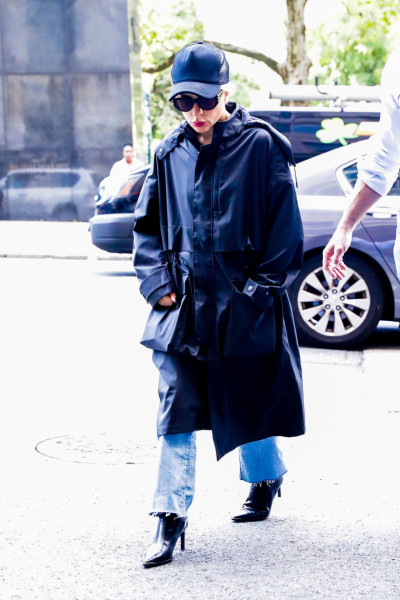 Lady Gaga goes incognito while arriving to visit Tony Bennet in New York City