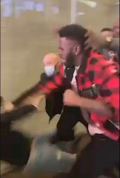 *PREMIUM-EXCLUSIVE* Jason Derulo attacks 2 Guys Who Allegedly Mistake Him for Usher