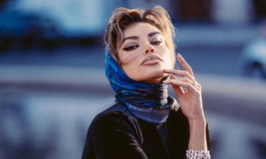 Rochie de-o palmă, strânsă pe corp, și cizme până la coapse. Mădălina Ghenea face show din orice apariție