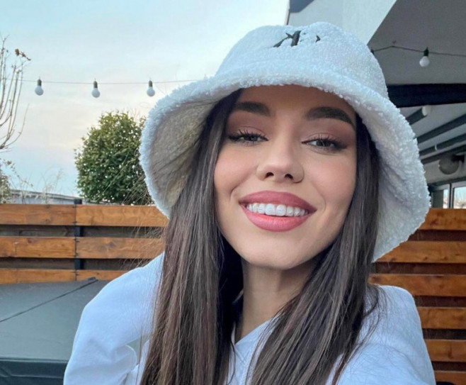 Mira și-a reluat vacanța după ce s-a vindecat de Covid/ Instagram