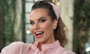 Anna Lesko, mic dejun luat în mijlocul patului, îmbrăcată doar într-un body. Vedeta de 43 de ani e cuceritoare: 