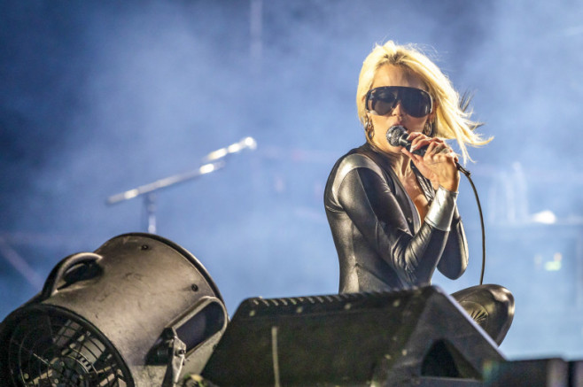 Miley Cyrus Sings at Lollapalooza Argentina