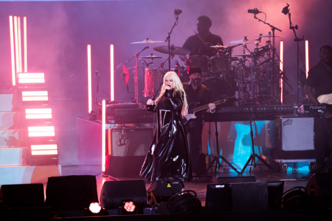 Christina Aguilera et DJ Tiësto en concert lors de la cérémonie de clôture de l'exposition universelle Dubaď 2020 ŕ Dubaď, aux Émirats arabes unis
