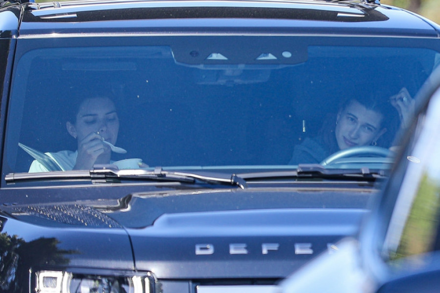 *EXCLUSIVE* Hailey Bieber grabs frozen yogurt at The Bigg Chill as Kendall Jenner enjoys frozen yogurt from Pinkberry in the car in Los Angeles, CA