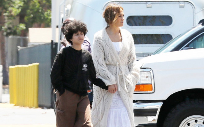 PREMIUM EXCLUSIVE Jennifer Lopez Gives Wedding Day Vibes By Rocking Gorgeous White Dress To Visit Ben On Set [NO SIPA]