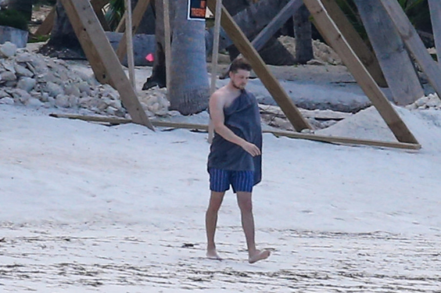 *PREMIUM-EXCLUSIVE*  Taylor Swift and Joe Alwyn: I Want to Get Away! Couple take their love on a very romantic trip to the Bahamas and stay in Lenny Kravitz' Airstream trailer