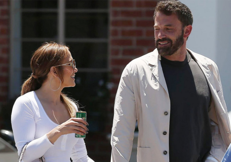 Ben Affleck and Jennifer Lopez with kids checking out luxury cars at Rolls Royce in Beverly Hills, Los Angeles, California, USA - 02 Jul 2022