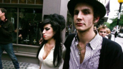 Fostul cumnat al lui Amy Winehouse a murit la 27 de ani, la fel ca solista. Tânărul s-a stins din cauza unei supradoze