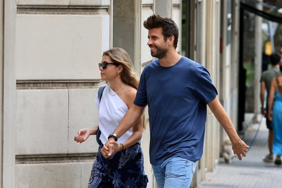 EXCLUSIVE: Gerard Pique And Girlfriend Clara Chia Enjoy A Lunch Date Together
