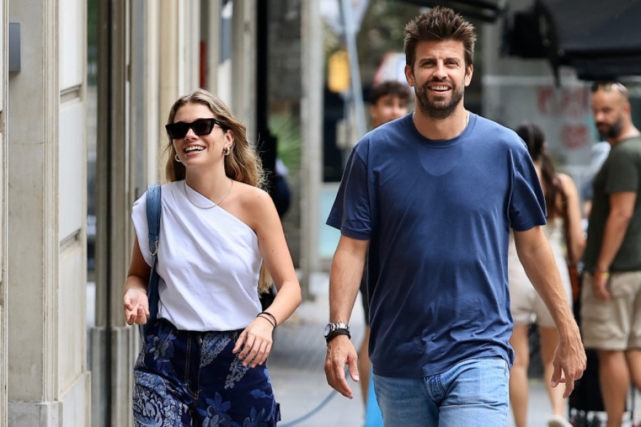 EXCLUSIVE: Gerard Pique And Girlfriend Clara Chia Enjoy A Lunch Date Together