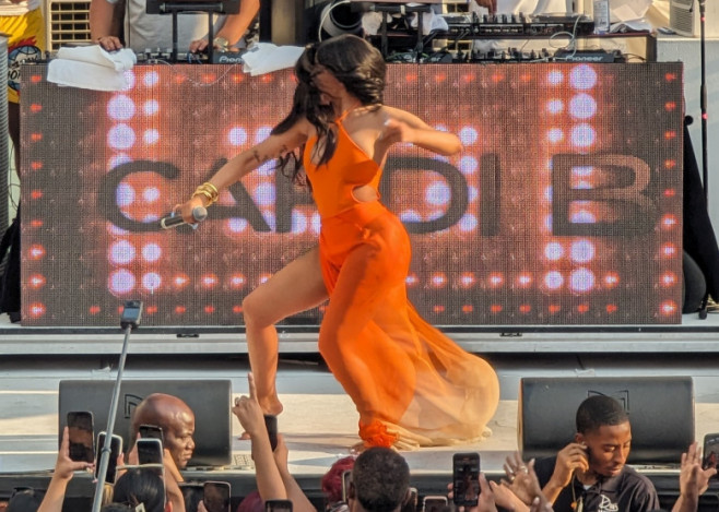 Cardi B Stuns In Flowing Orange Swim Cover Up As She Performs Her Hits 2 Hrs Late As Fans Waited In 112 Degree Heat During Fight Weekend In Las Vegas